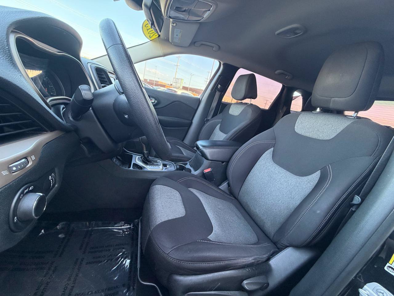Used 2015 Jeep Cherokee Sport FWD image 16