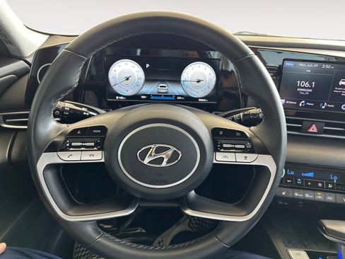 Used 2022 Hyundai Elantra SEL w/ Convenience Package FWD image 12
