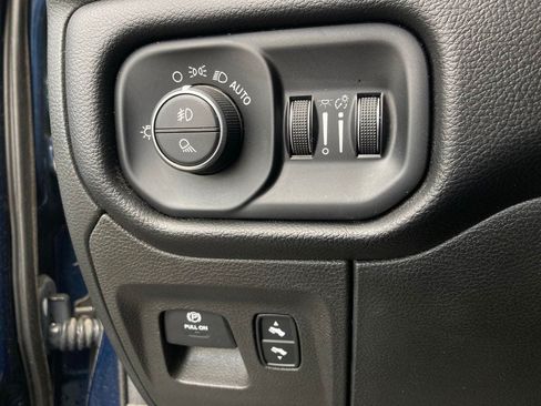 Used 2019 RAM 1500 Laramie AWD/4WD image 15