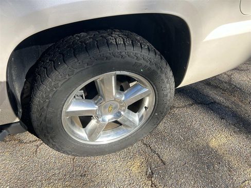 Used 2012 Chevrolet Avalanche LTZ image 14