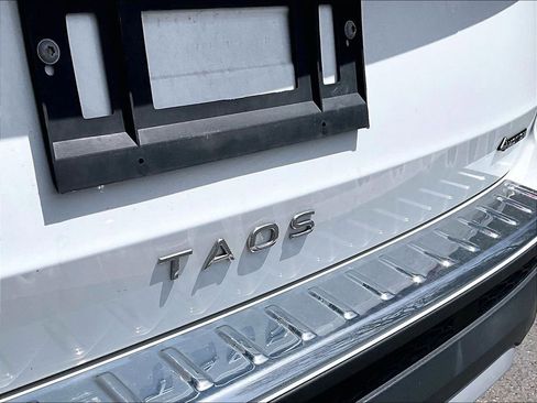 Used 2023 Volkswagen Taos SE w/ Panoramic Sunroof Package AWD/4WD image 26