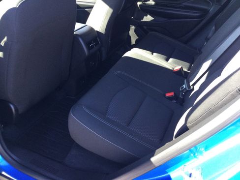 Used 2024 GMC Terrain SLE w/ Driver Convenience Package image 11