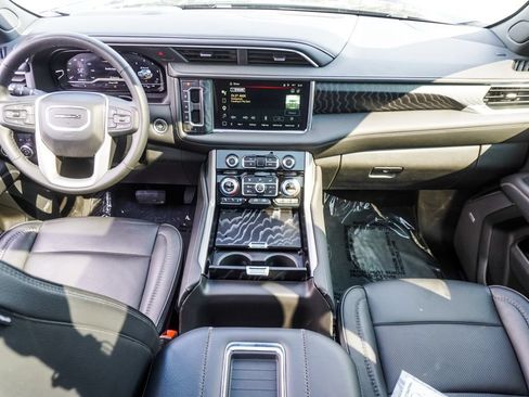 Used 2024 GMC Yukon XL Denali RWD image 11