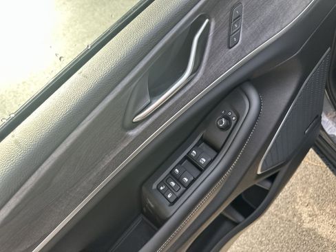 New 2025 Jeep Grand Cherokee Limited w/ Luxury Tech Group II image 16