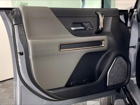 Certified 2025 GMC Hummer EV 2X w/ LPO, Sport Package image 19