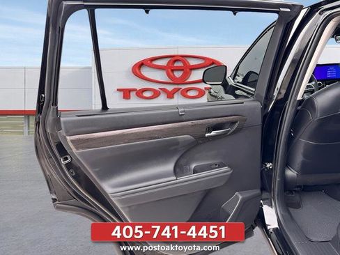 Used 2023 Toyota Highlander Platinum AWD/4WD image 38