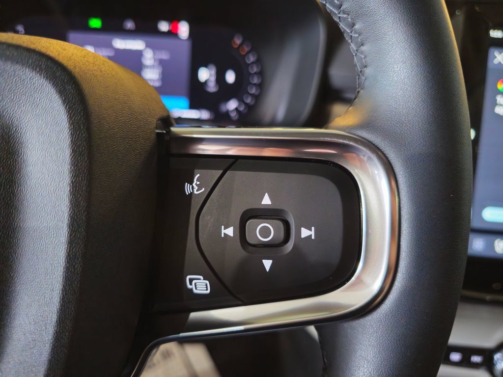 Certified 2024 Volvo XC40 B5 Plus w/ Protection Package Premier AWD/4WD image 19