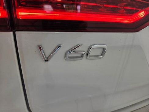 Certified 2026 Volvo V60 B5 Cross Country Plus w/ Protection Package Premier AWD/4WD image 18