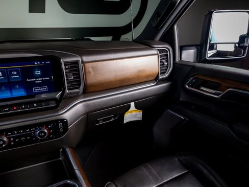 Used 2024 Chevrolet Silverado 2500 High Country w/ High Country Premium Package AWD/4WD image 8