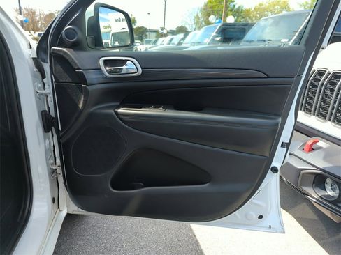 Used 2020 Jeep Grand Cherokee Altitude image 34