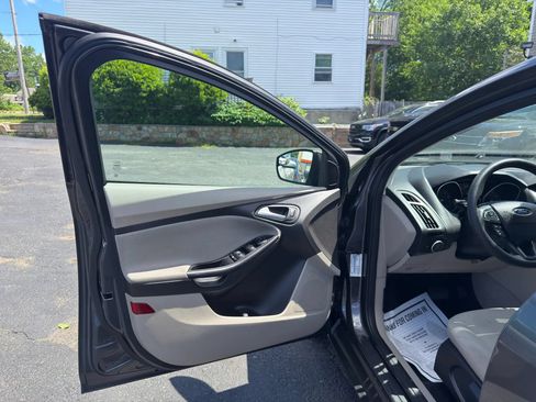 Used 2016 Ford Focus SE FWD image 15