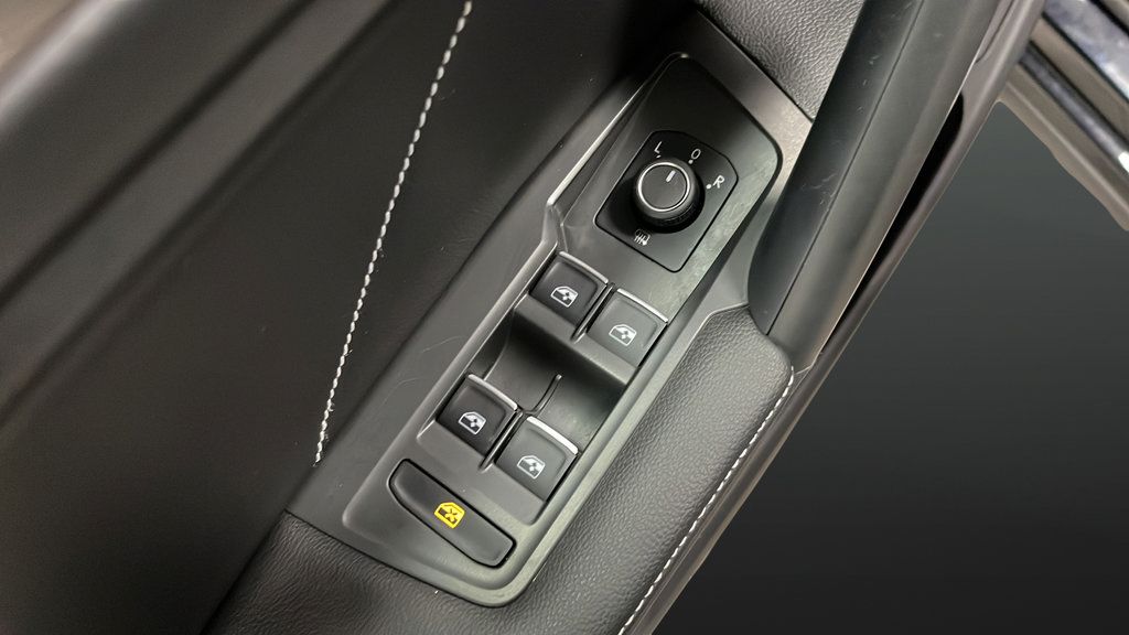 Used 2024 Volkswagen Tiguan SE R-Line AWD/4WD image 22
