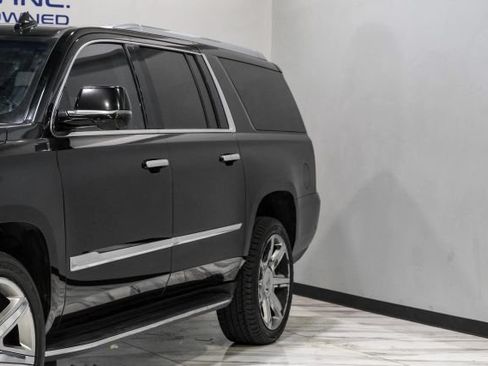 Used 2020 Cadillac Escalade ESV Luxury RWD image 9