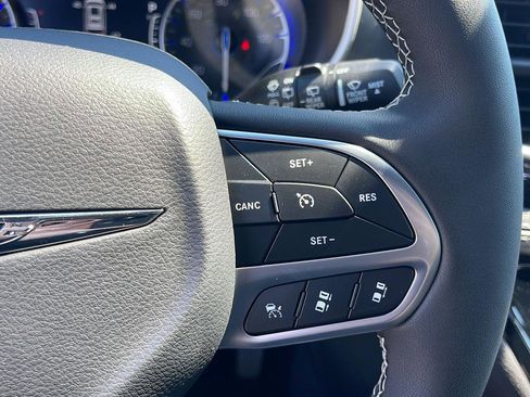 New 2026 Chrysler Pacifica Select FWD image 16