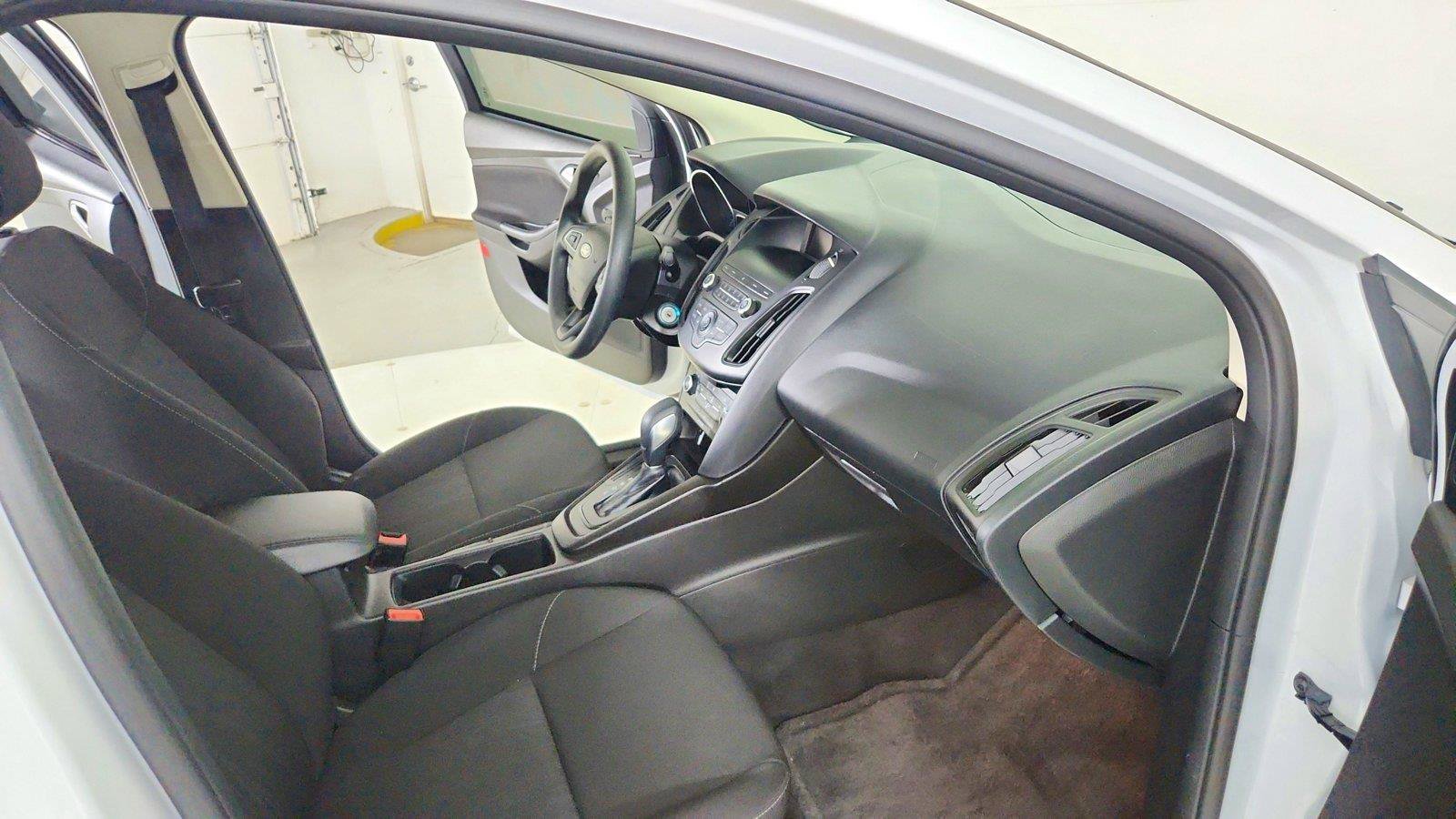 Used 2018 Ford Focus SE FWD image 37