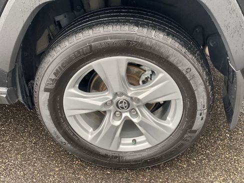 Used 2024 Toyota RAV4 XLE w/ Convenience Package image 16