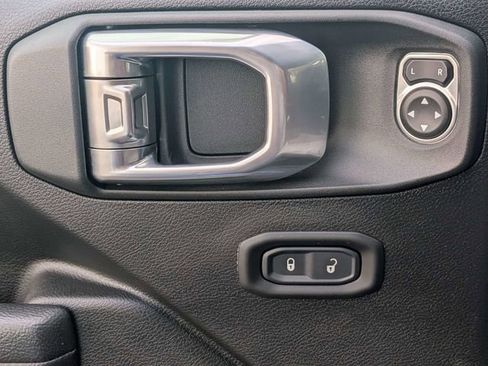 Used 2022 Jeep Wrangler Sport S image 20