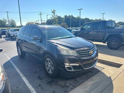 Used 2016 Chevrolet Traverse LT FWD image 2
