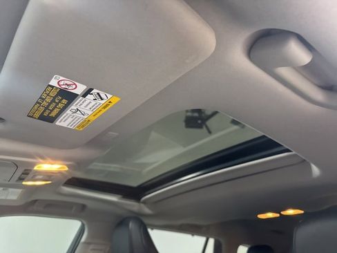 Used 2022 Toyota Highlander XLE image 19