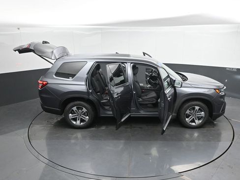 Used 2025 Honda Pilot EX-L image 47