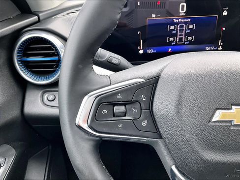 Used 2025 Chevrolet Trax LT w/ LT Convenience Package image 22