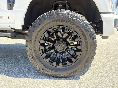 Used 2024 Ford F250 Lariat w/ Lariat Ultimate Package image 15