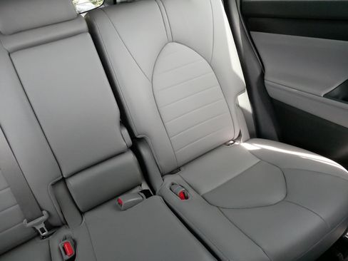 Certified 2025 Toyota Highlander XLE AWD/4WD image 14