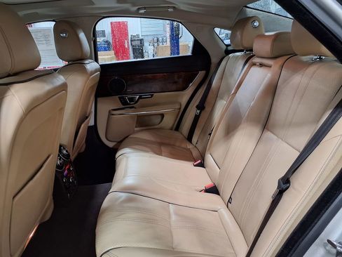 Used 2016 Jaguar XJ R-Sport RWD image 14