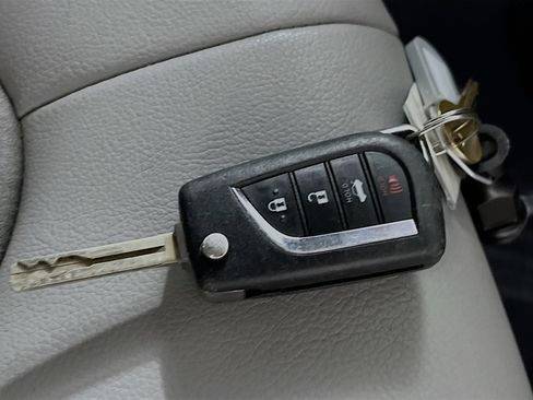 Used 2020 Toyota Camry SE FWD image 36