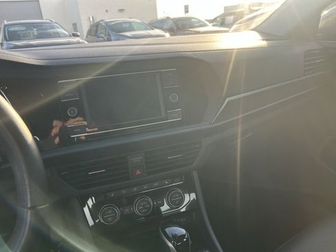 Used 2024 Volkswagen Jetta SE image 6