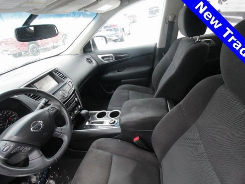 Used 2015 Nissan Pathfinder SV image 4