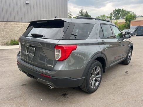 Used 2023 Ford Explorer XLT w/ Equipment Group 202A AWD/4WD image 5