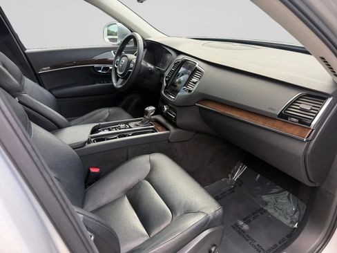 Used 2016 Volvo XC90 T6 Momentum w/ Momentum Plus Package AWD/4WD image 34