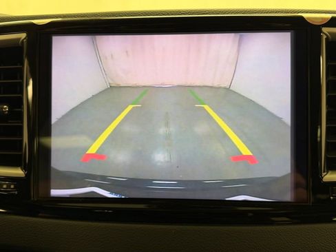 Used 2023 Chrysler Pacifica Touring-L FWD image 25