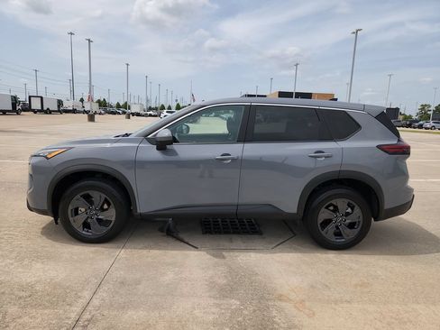 Used 2026 Nissan Rogue SV FWD image 8