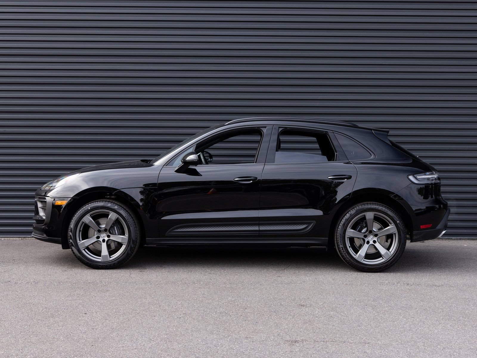 Certified 2026 Porsche Macan AWD/4WD image 2