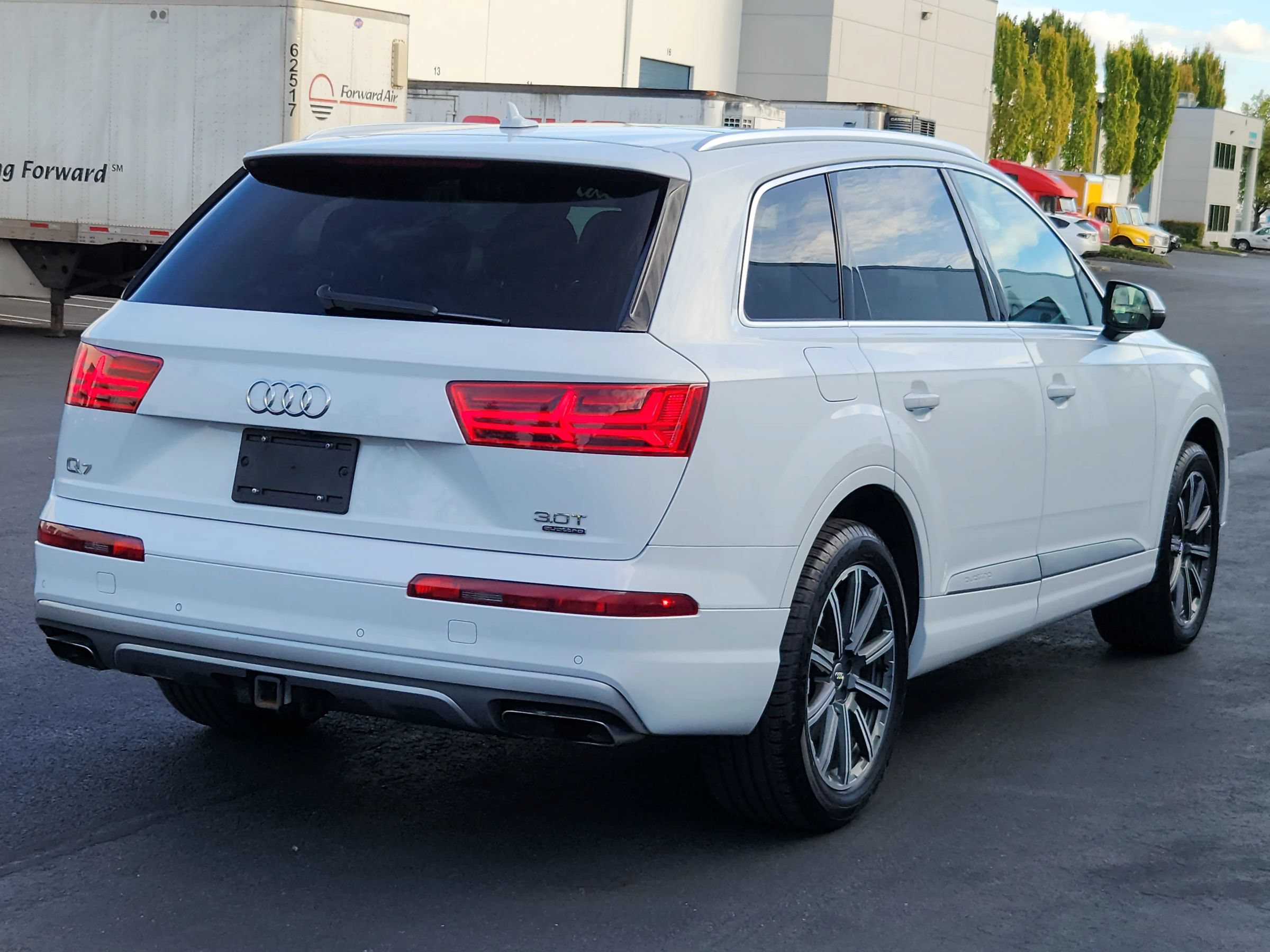 Used 2017 Audi Q7 3.0T Premium Plus AWD/4WD image 4