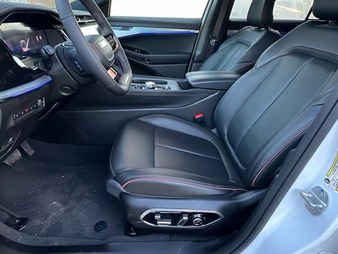 Used 2024 Jeep Wagoneer Launch Edition image 16