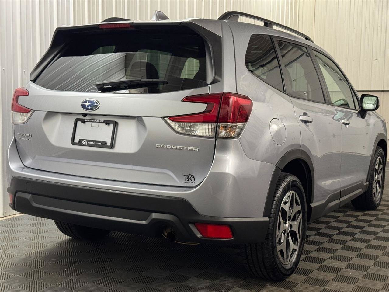 Used 2020 Subaru Forester Premium AWD/4WD image 4