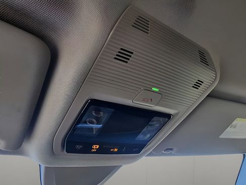 Used 2025 Volkswagen Atlas SE image 23