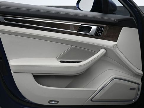 Used 2021 Porsche Panamera GTS w/ Premium Package image 9