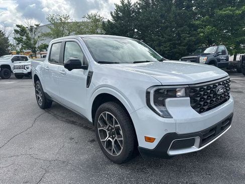 Certified 2025 Ford Maverick Lariat w/ 4K Tow Package AWD/4WD image 2