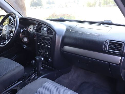 Used 2003 Nissan Pathfinder SE w/ SE Popular Pkg AWD/4WD image 17