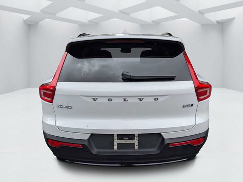 Certified 2026 Volvo XC40 B5 Plus AWD/4WD image 4
