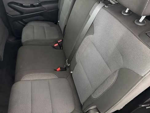 Used 2023 Chevrolet Traverse LT w/ Rear Camera Mirror Package AWD/4WD image 24