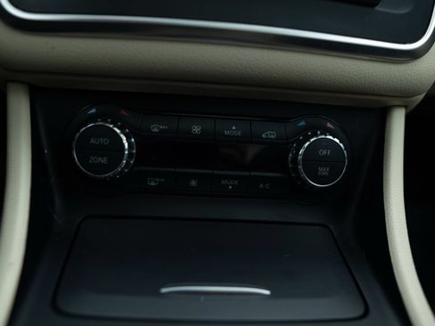 Used 2014 Mercedes-Benz CLA 250 image 35