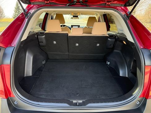 Used 2019 Toyota RAV4 LE image 14