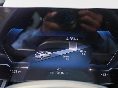 New 2026 BMW iX xDrive60 w/ Premium Package image 23