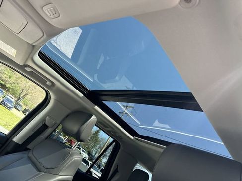 Used 2025 Ford Expedition Active AWD/4WD image 18