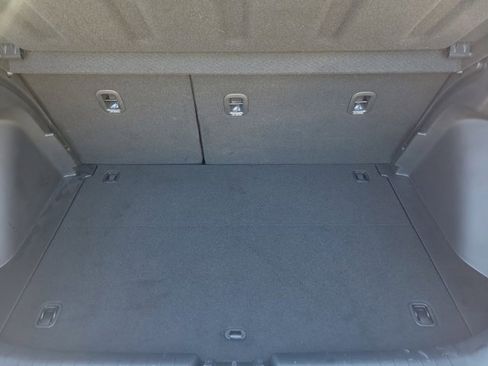 Certified 2025 Hyundai Venue SE image 6